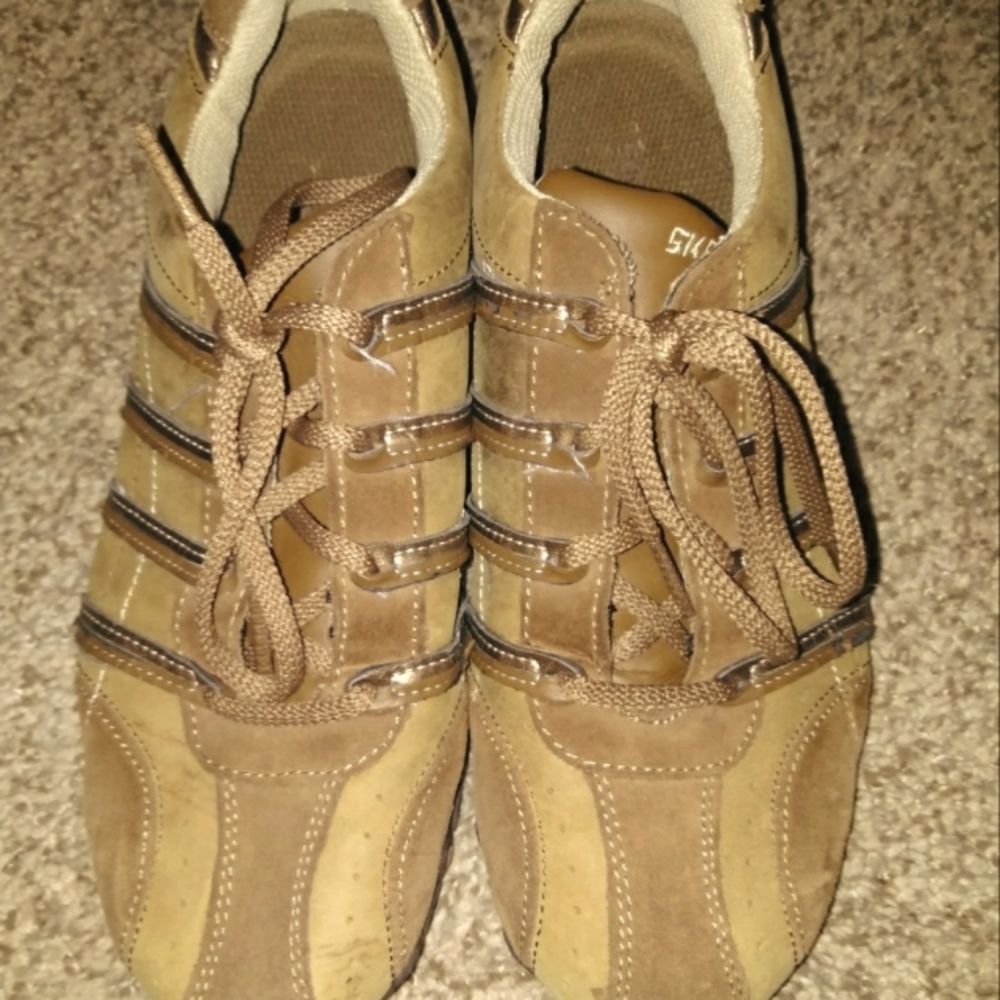 Skechers lace up